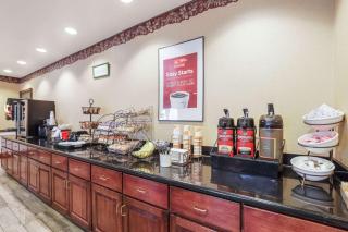 Econo Lodge Inn & Suites - Marianna - 1