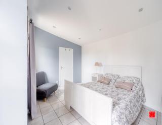 maison blanche piscine et petit déjeuner - Châtellerault - 8