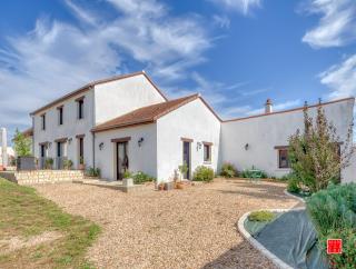 maison blanche piscine et petit déjeuner - Châtellerault - 5