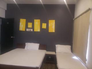 Convastay Gajel- Near Apollo Greams Road - Chennai - 9
