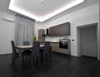 Modern Apartment in Napoli + Balcony - Naples - 8