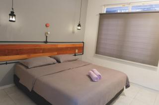 Buton Backpacker Lodge - Bandung - 4