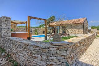 Cozy villa Pietra with private pool and whirpool - Šišan - 5