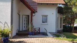 Pool & Lake Holiday Home - 4
