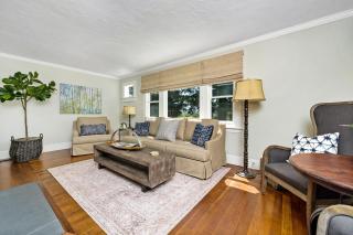 The Oxbow House - Designer 3BD/2BA Home - 4