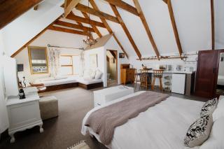 TNiqua Stable Inn - 9