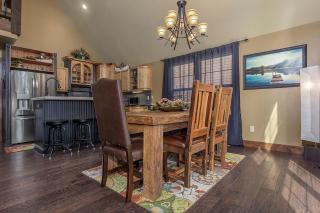 Mountain Creek Cabin - Luxury Lakefront Home - Hot Tub- Pool Table - Movie Theater - 4