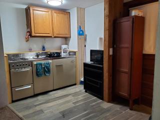 Steffen's Cedar Lodge - - 4