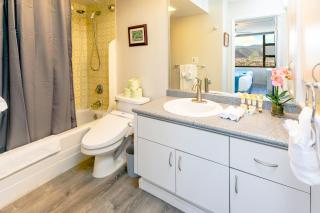Warm Aloha Vibes, Mountain Views, Short Walk to Beach, and Free Parking - Honolulu - 6