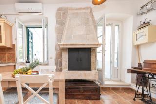 Antique beautiful apartment in center with terrace & sea view - 2