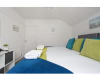 Stopover at LOWCAY APARTMENT C great for workers and groups - Portsmouth - 9