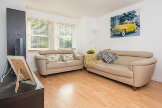 Free Allocated Barrier Secured Parking Space at rear entrance & Fast WIFI, Ideal for long term contractor, corporate, etc stays, Regular housekeeping option - Dwellcome Home Ltd 2 Bedroom King & Double Central Apartment - see our site for assurance - 5