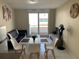 F2 rénové lumineux dans résidence avec balcon et parking - 7