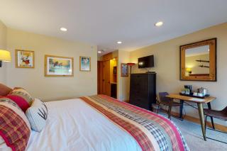 Lion Square Lodge - 9