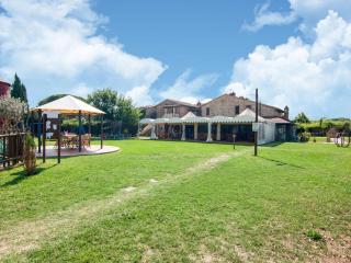 Belvilla by OYO Large Farmhouse with Pool - 3