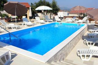Seaside apartments with a swimming pool Posedarje, Novigrad - 6162 - Posedarje - 3