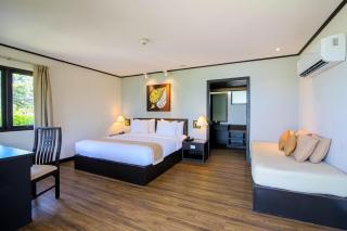 Phi Phi Holiday Resort, Leam Tong Beach - 9
