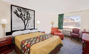 Super 8 by Wyndham Yucca Val/Joshua Tree Nat Pk Area - 3