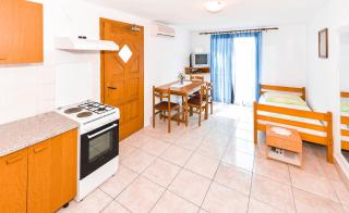 Apartments Goldie - Novalja - 1