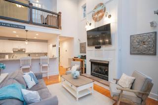 Modern Farmhouse Style Chalet with amazing Kentucky Lake views - Dock, Hottub and Firepit! - Waverly - 1