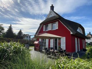 Fischer's Ferienhaus Rügen mit Sauna und Kamin - Ummanz - 0