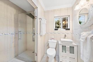 EMBRACE Resort - Staniel Cay - 2