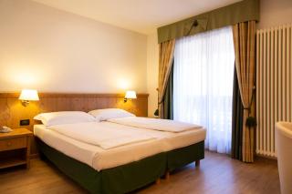 Golf Hotel - 6