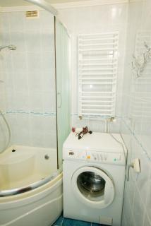 Затишна 2 кімнатна квартира, Тролейбусна - 4