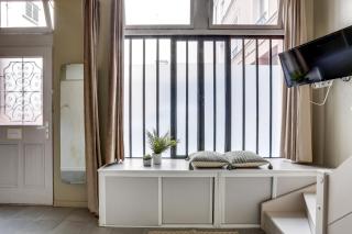 Spacious, bright and beautifully decorated flat in heart of Marais short walk to Picaso Museum - Paris - 2
