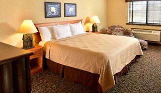 Boarders Inn & Suites by Cobblestone Hotels in Waukon - Waukon - 1