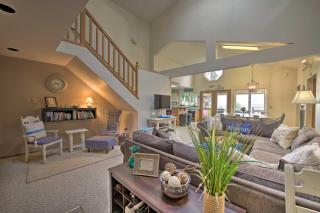 Warm Beach Hideaway with Private Beach! - Stanwood - 7
