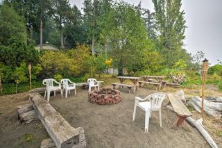 Warm Beach Hideaway with Private Beach! - Stanwood - 9