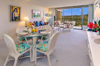 Fabulous Diamond Head & Ocean View Condo with Free Parking - Honolulu - 4