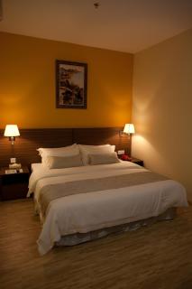 Pine Tree Hotel - 1
