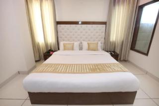 HOTEL SILVER PALM - Zirakpur - 1