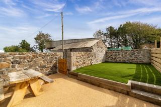Arrowan Common Farm Cottages - Coverack - 1