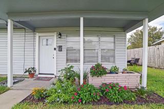Coastal Escape with Yard, Walk 1 Mile to Texas A and M - Corpus Christi - 8