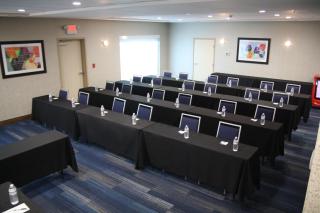 Holiday Inn Express Hotel & Suites Cincinnati - Mason by IHG - 3