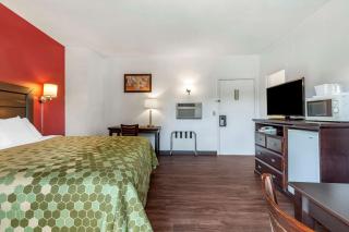 Econo Lodge Lee - Great Barrington - Lee - 1