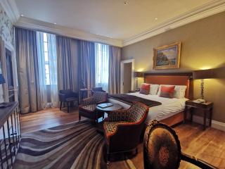 The Roseate Reading - 1