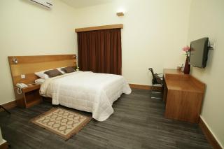 Richmond Hotel & Suites - 3