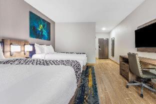 La Quinta Inn & Suites by Wyndham Galveston West Seawall - 2