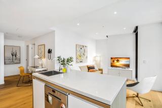 KOZYGURU FORTITUDE VALLEY DESIGNER GRADE 2 BED APT FREE PARKING QFV179-1401 - Brisbane - 5