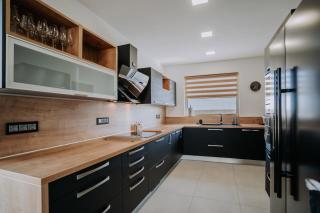 Luxurious and Stylish - Breathtaking Mountain View with Hot Tub and Sauna - 3