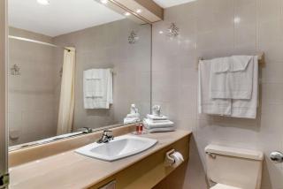 Econo Lodge - 3