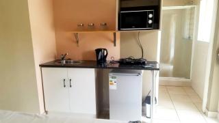 OFF-GRID Guest Twin-rooms in Sandton - 3