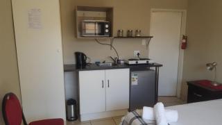 OFF-GRID Guest Twin-rooms in Sandton - 7