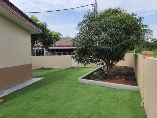 Swimming pool with 5 bedroom house Full AC near Stadium Hang Jebat - Malacca - 8