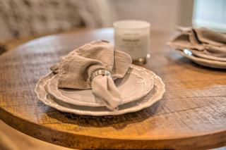 Romantic Broken Bow Cabin with Jacuzzi and Fire Pit! - 2