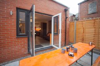 higgihaus #3a 4 Bed Small Groups Hip Location Sleeps 4-8 - Bristol - 5